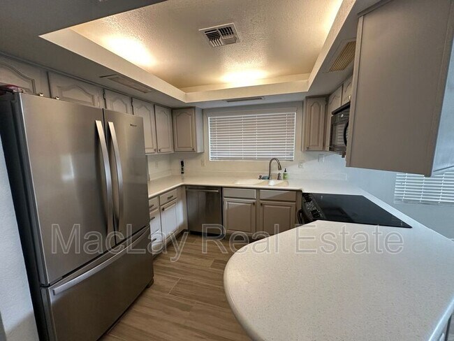 Building Photo - 5756 W Del Rio St