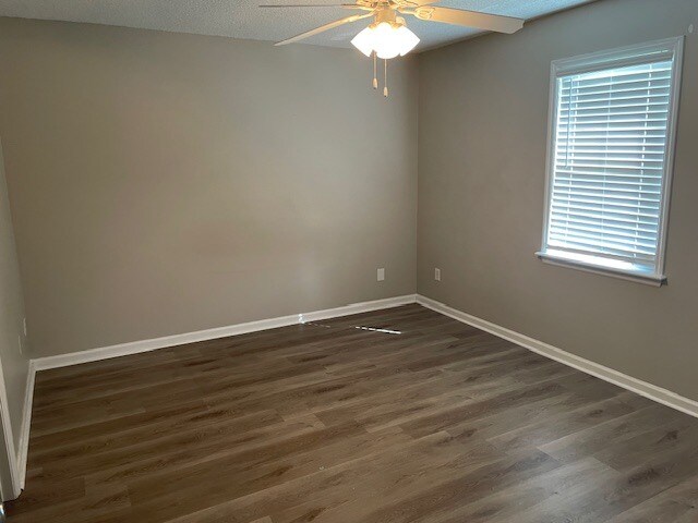Building Photo - 6004 Susan Cir