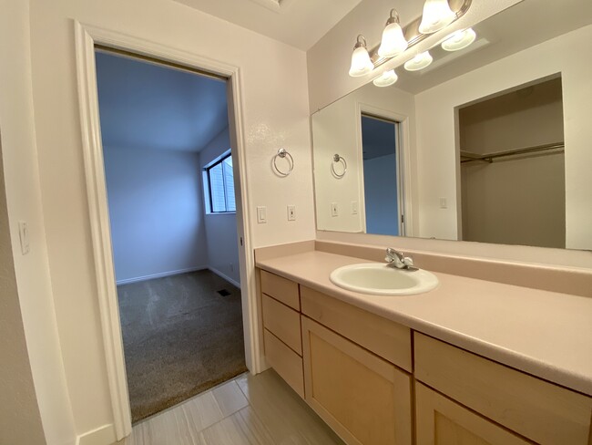 Building Photo - 6980 S Essex Court Cir