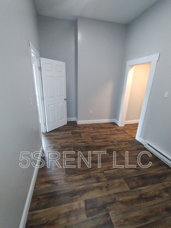 Building Photo - 22 E Main St