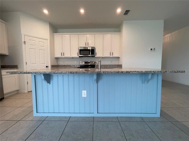 Building Photo - 689 Crown Rose Dr