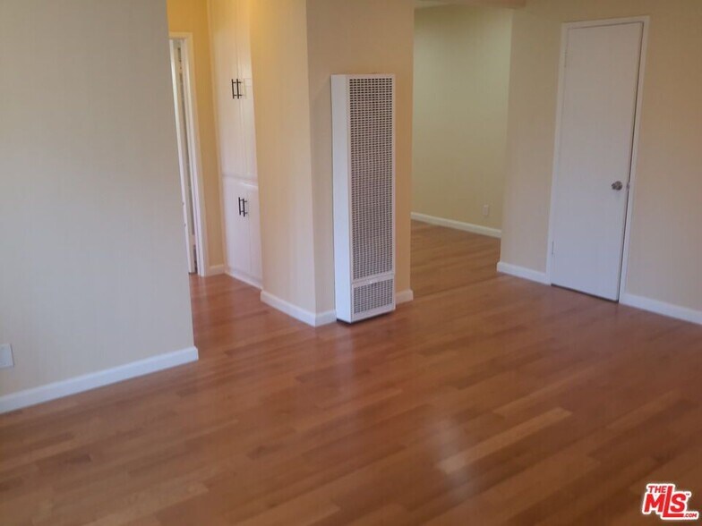 Building Photo - 5950 Carlton Way