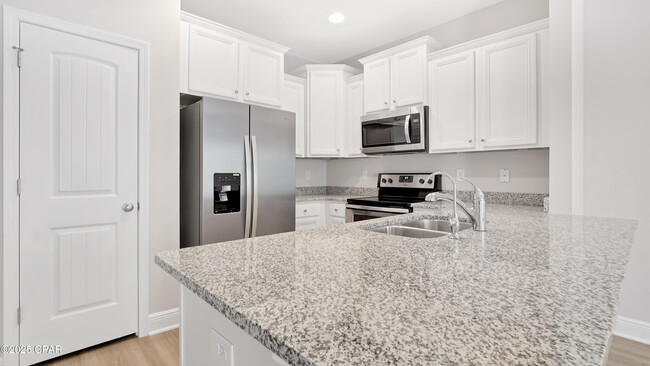 Building Photo - 7590 Shadow Lake Dr