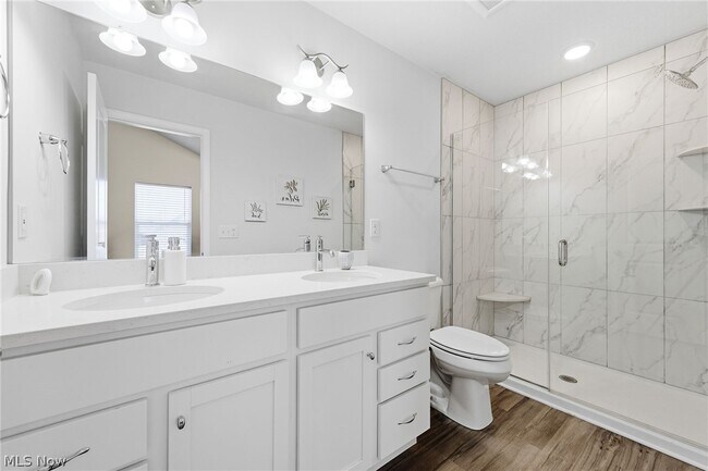 Building Photo - 2256 E 100th St