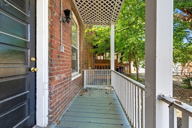 Building Photo - 24 S Davis Ave