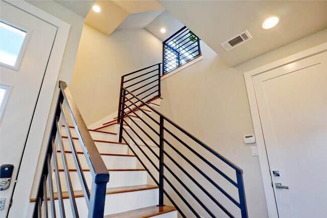 Building Photo - 2123 Arabelle St