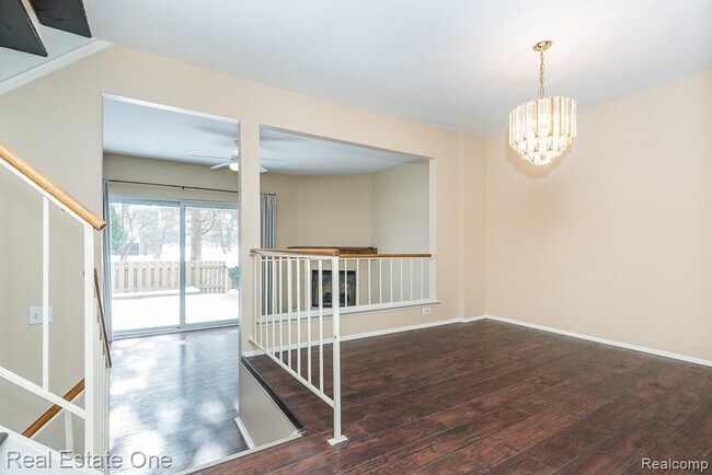 Building Photo - 5075 Buckingham Pl Dr