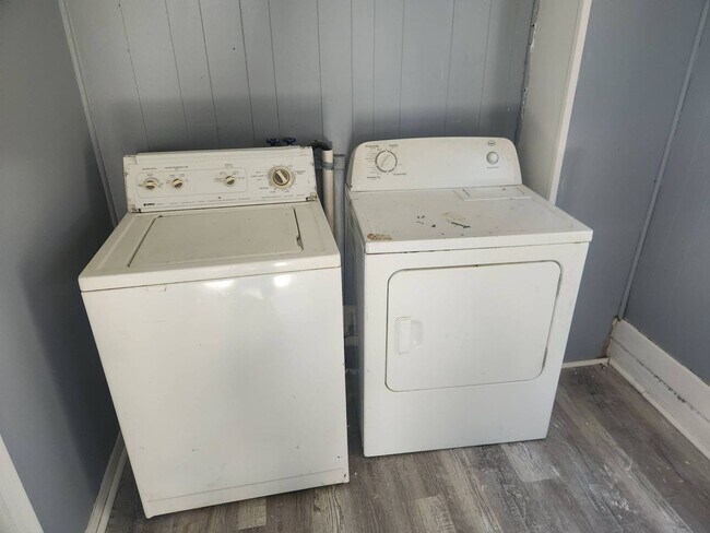 Building Photo - Charming 4-Bedroom Property in Prime Locat...