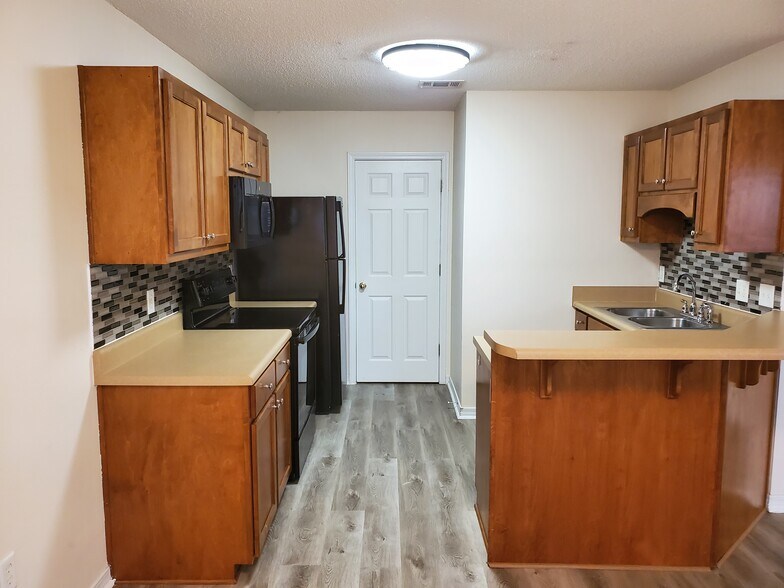 Updated Kitchen - 5165 Victoria Dr