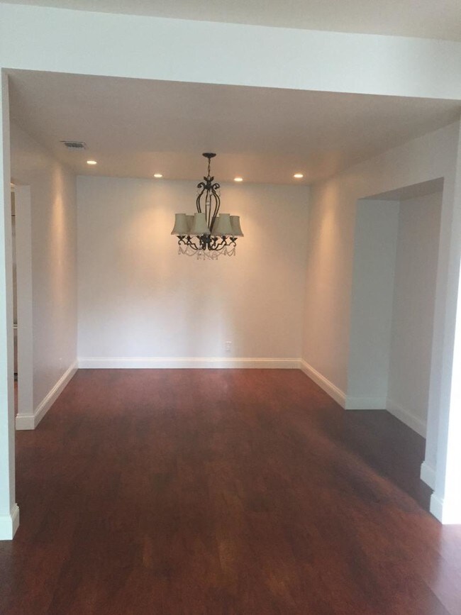 Building Photo - 454 Walker Rd