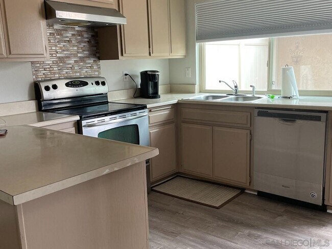 Building Photo - 608 Persimmon Way