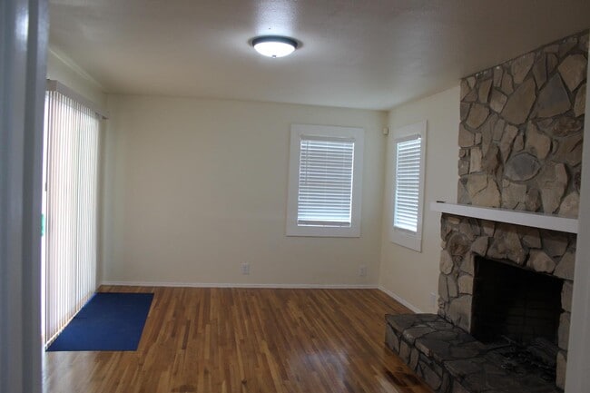 Building Photo - 1996 N 11th Ave