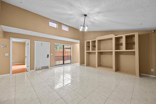 Building Photo - 1100 Manor Dr
