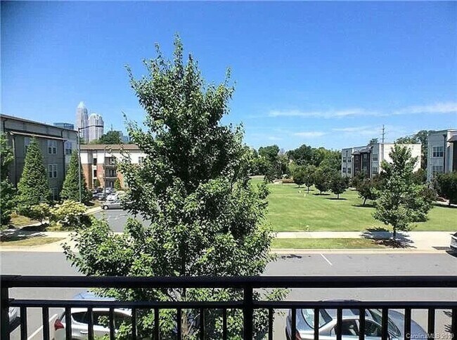 Building Photo - Room in 3 Bedroom Townhome at Seigle Point Dr
