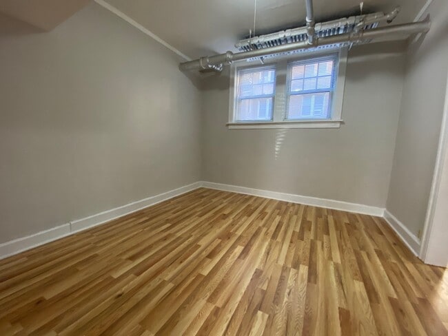 Building Photo - 730 Reba Pl