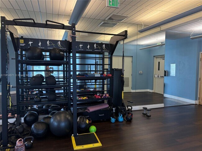 Building Photo - 185 SW 7th St