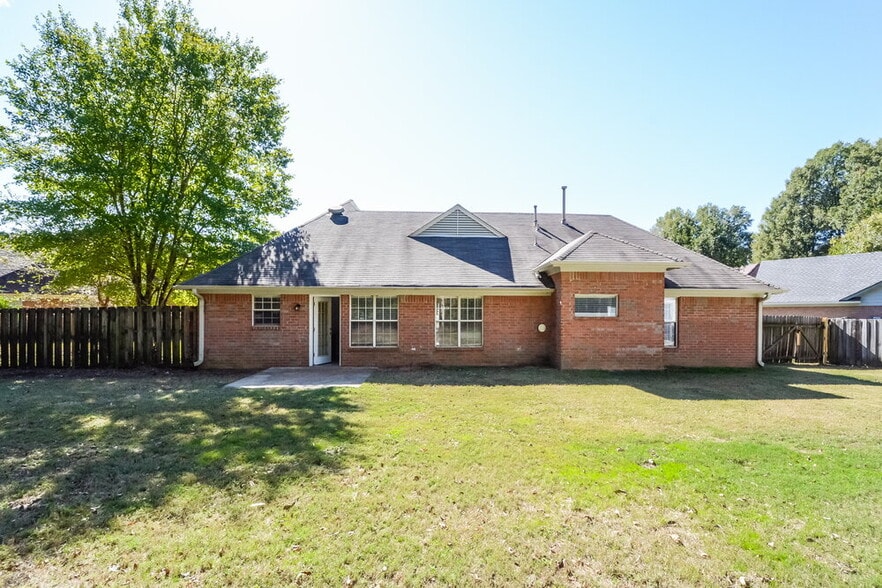 Building Photo - 6202 Morgan Manor Cove