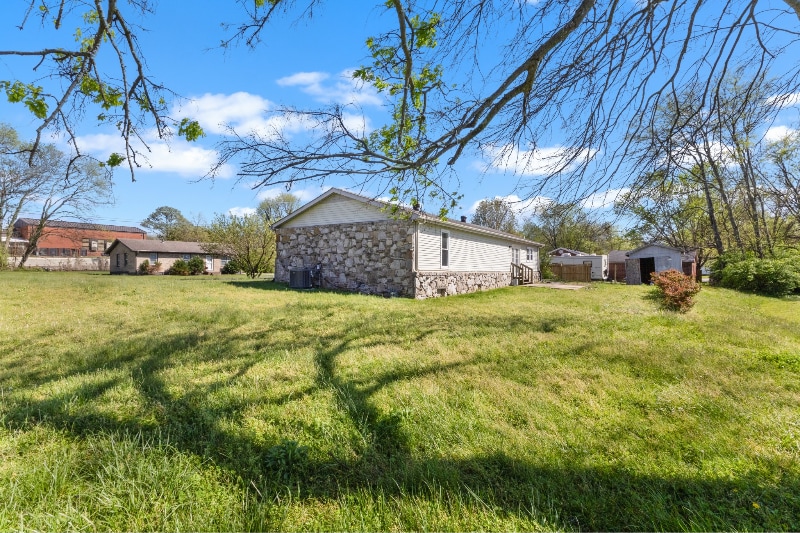 Building Photo - 600 Lincoln Dr