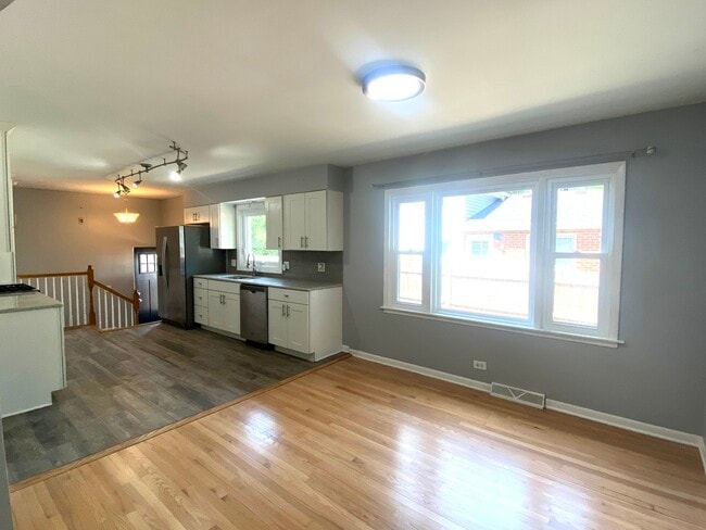 Building Photo - 426 Berteau Ave