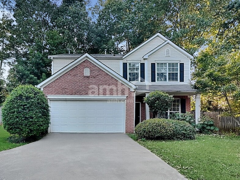 Primary Photo - 1584 Silver Ridge Dr