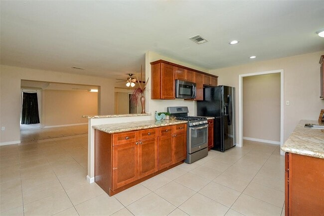 Building Photo - 16326 Cypress Bend Dr