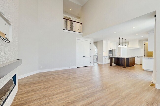 Building Photo - High-End Spacious 4 Bedroom Home in Desirable Highland with Private Backyard and Finished Basement