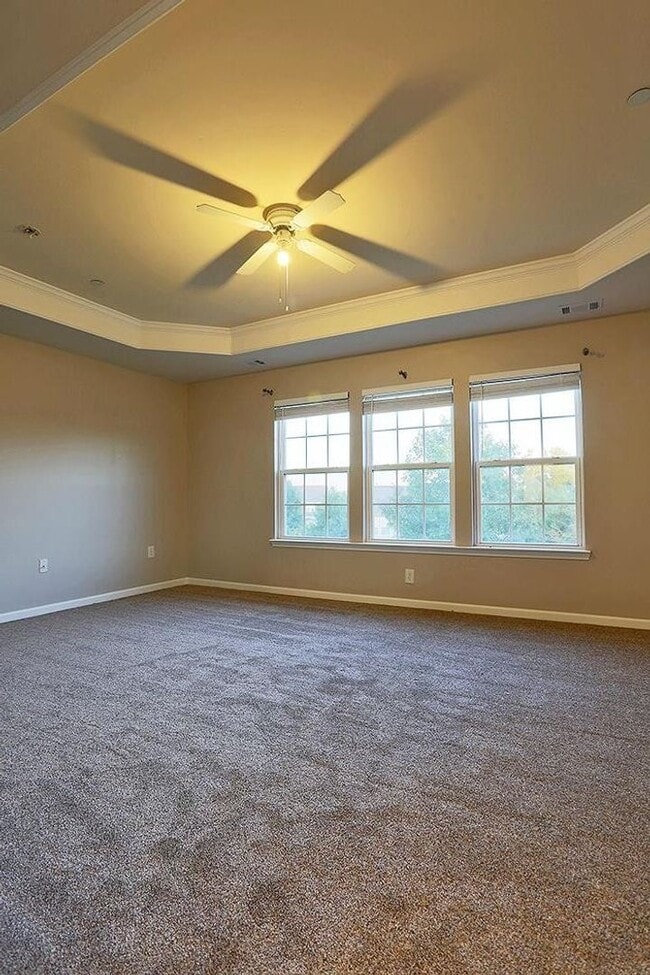 Building Photo - Family friendly home in highly sought afte...
