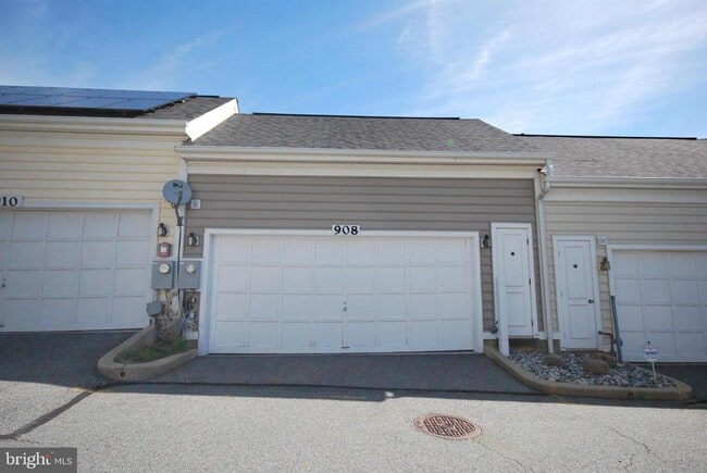 Building Photo - 908 Reserve Champion Dr