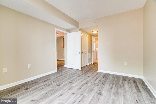 Building Photo - 851 N Glebe Rd