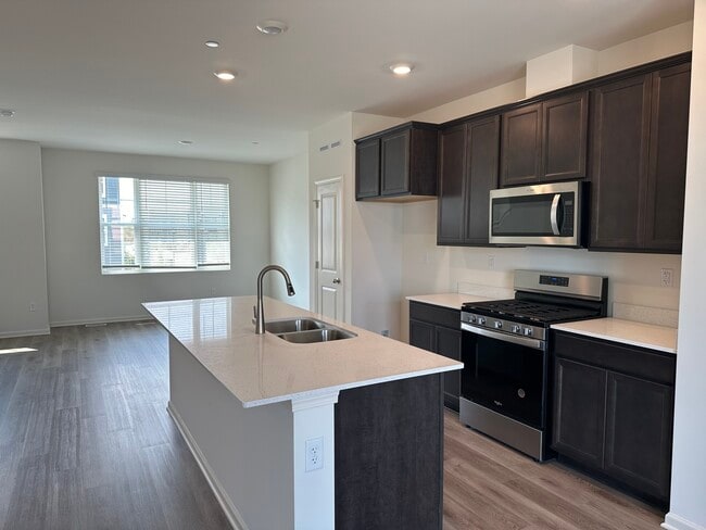 Building Photo - 2211 Glacier St