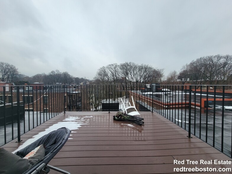 Building Photo - 1203 Beacon St