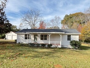 Building Photo - Cute ranch layout 3 bedroom 1 bath home in Hiram!