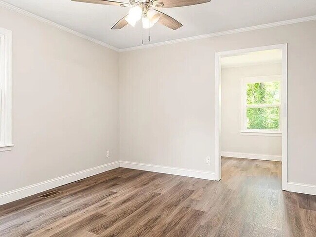 Building Photo - 1409 Robert Ln