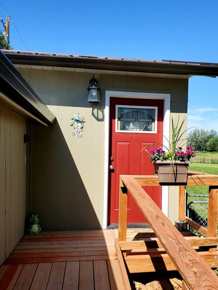 Building Photo - 6820 1/2 North Montana Avenue-SI ID1492821P