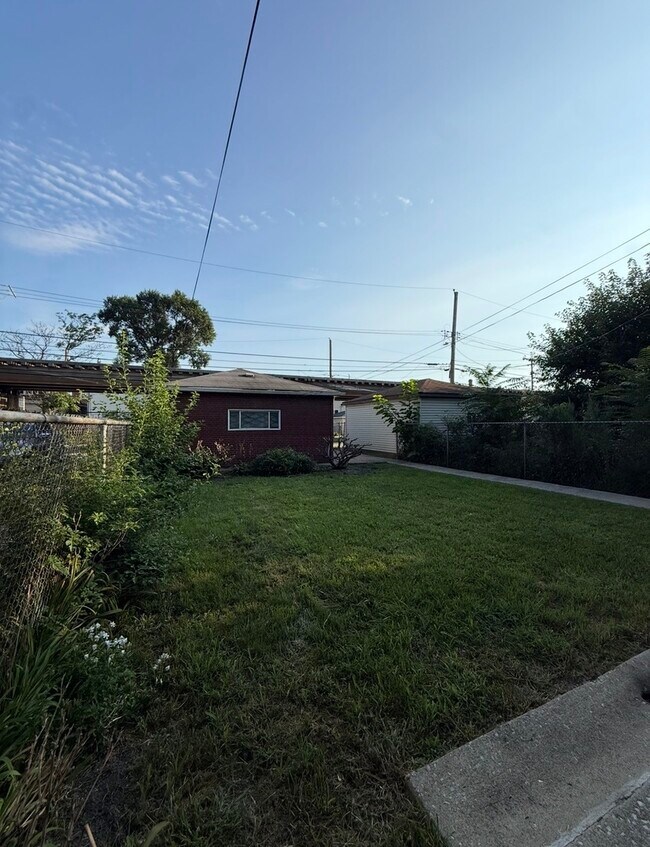 Building Photo - 4111 W Cullerton St