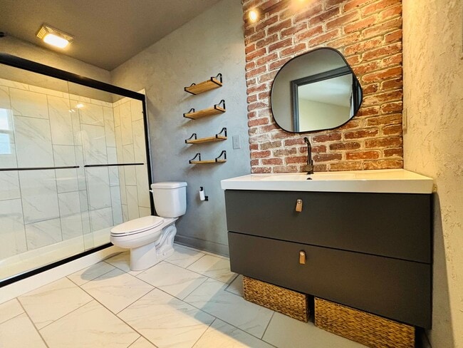 Building Photo - 3-4 Bedroom, 3.5 Bath Townhouse