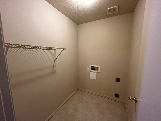 Building Photo - 12873 Alicia St