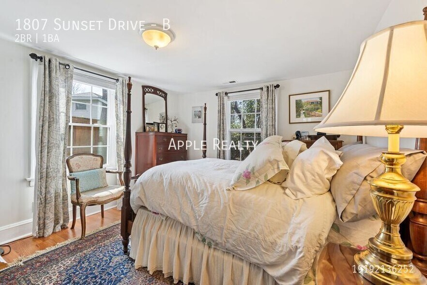 Building Photo - 1807 Sunset Dr