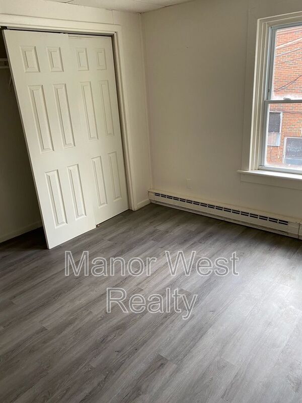 Building Photo - 218 W Market St