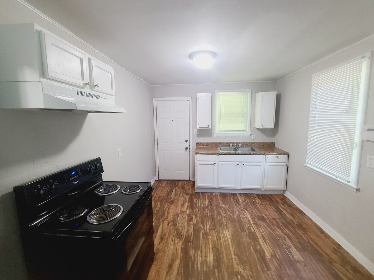 Building Photo - Room in House on Celia Ave