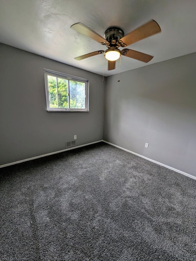 Building Photo - MODERN 3 BEDROOM HOME IN SOUTH PARK!