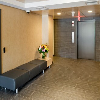 Building Photo - 6 Camelot Ct