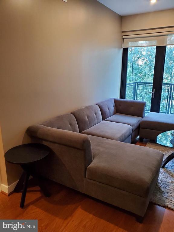 Building Photo - 1320 Fenwick Ln