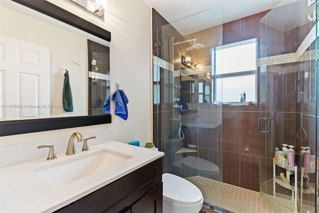 Building Photo - 15816 SW 48th Manor