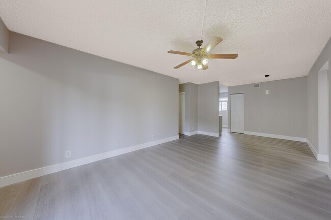 Building Photo - 105 Gardens Dr