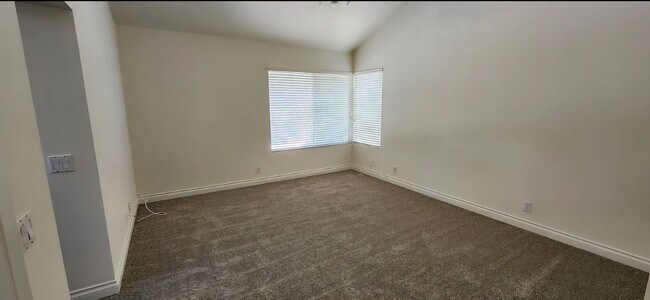 Building Photo - Beautiful Home in the Heart of Mission Viejo!