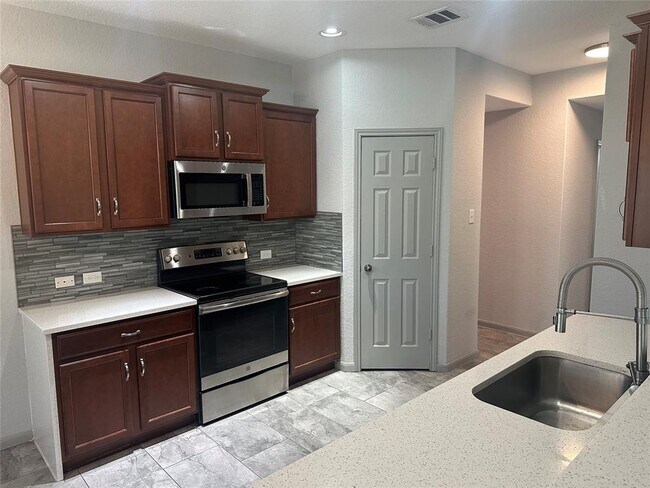 Building Photo - 2234 Bentwood Dr