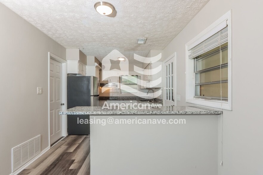 Building Photo - 5862 Blueridge Dr