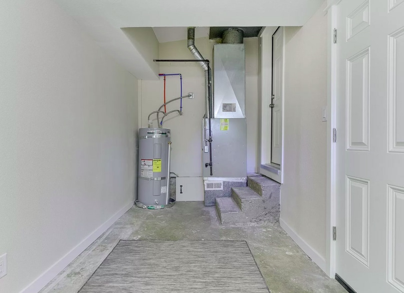 Building Photo - 8985 SW Center St