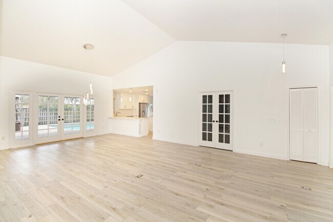 Building Photo - 896 Rose Ct